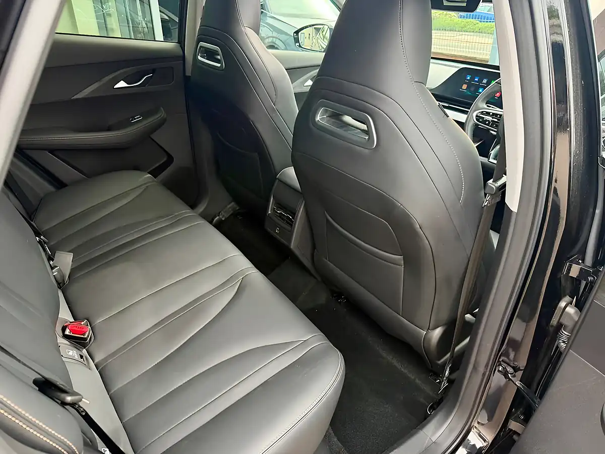 Used 2025 Omoda 5 Noble Black - Interior and Exterior details 13