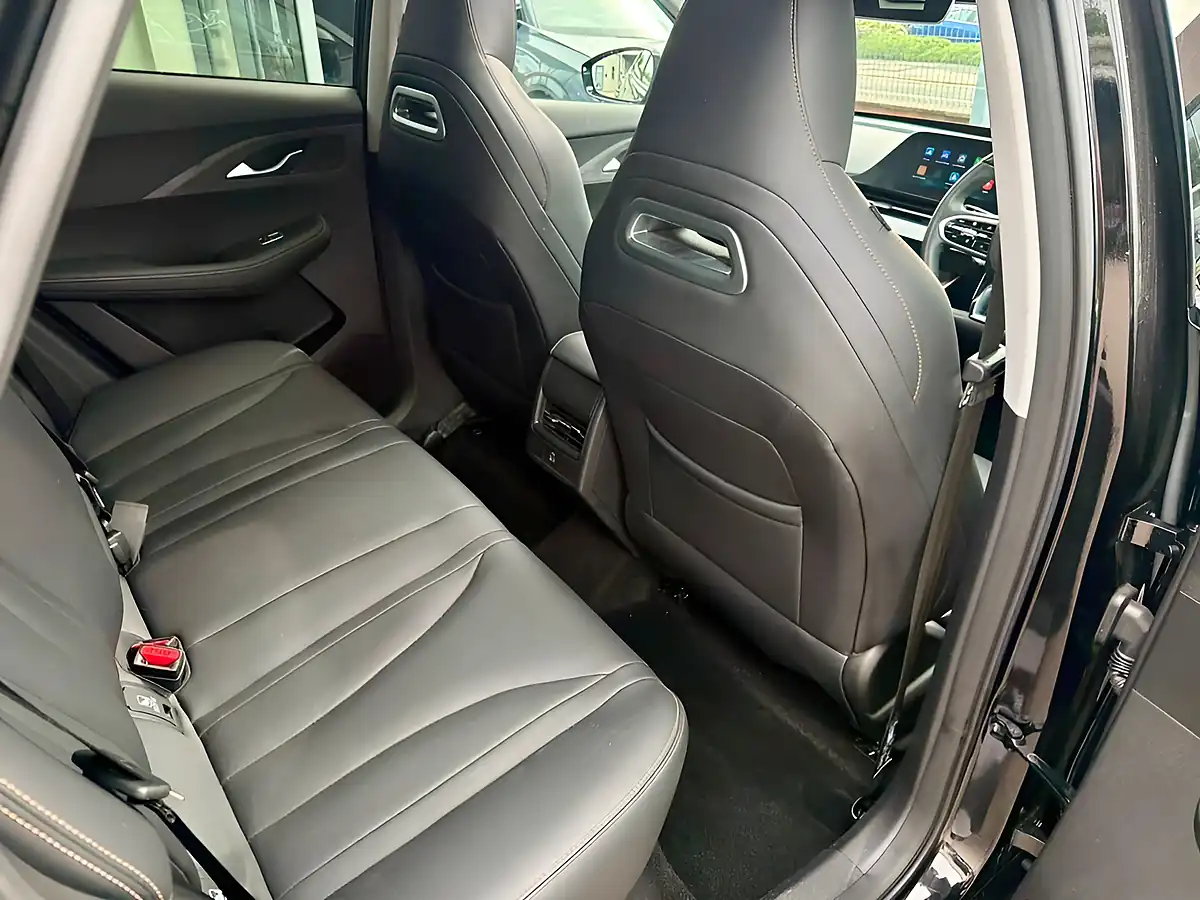 Used 2025 Omoda 5 Noble Black - Interior and Exterior details 14