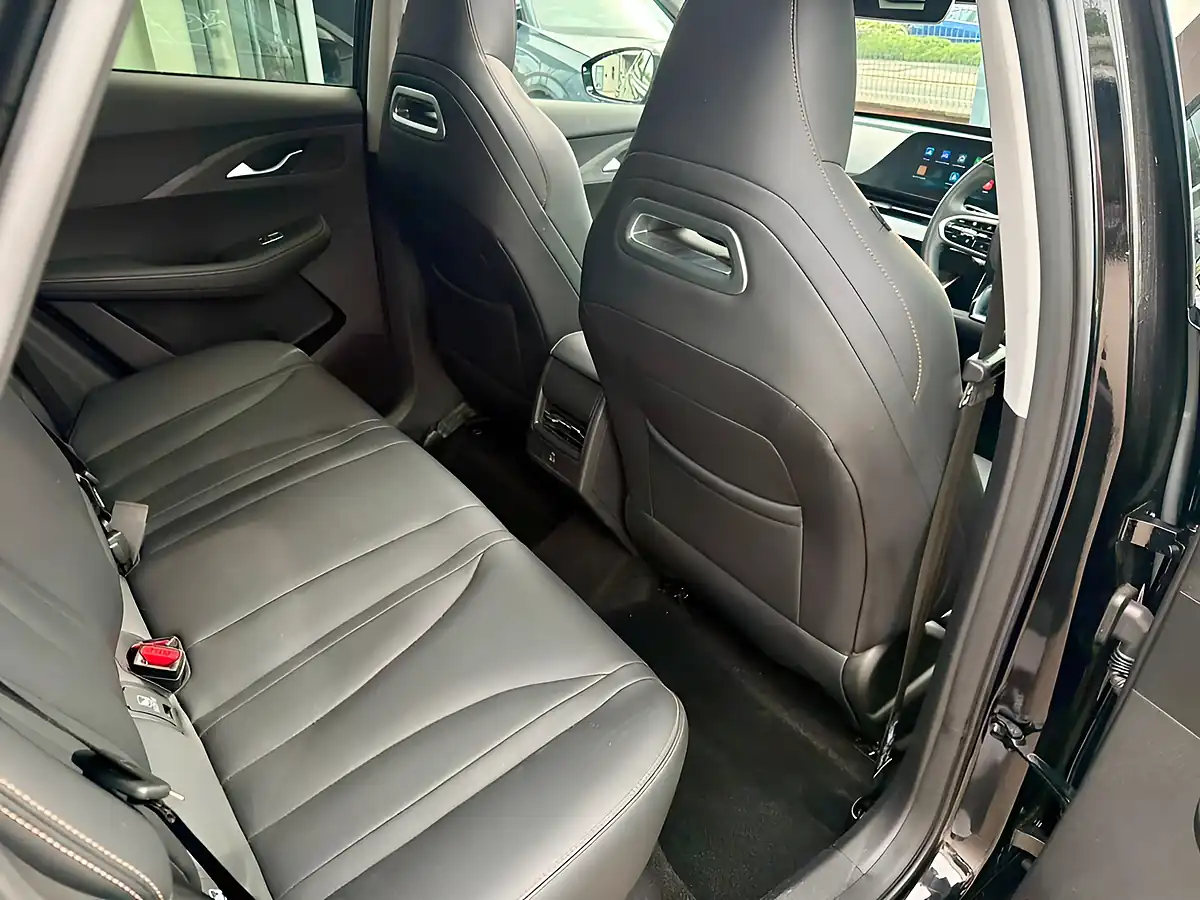 Used 2025 Omoda 9 Noble Black - Interior and Exterior details 14