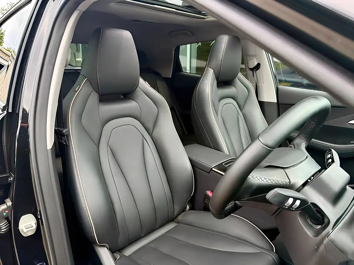 Used 2025 Omoda 9 Noble Black - Interior and Exterior details 7
