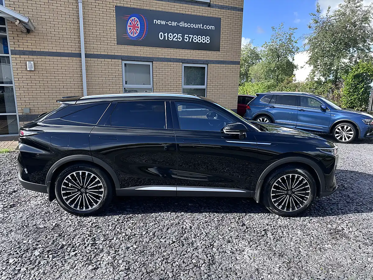 Used 2025 Omoda 9 Noble Black - Interior and Exterior details 2