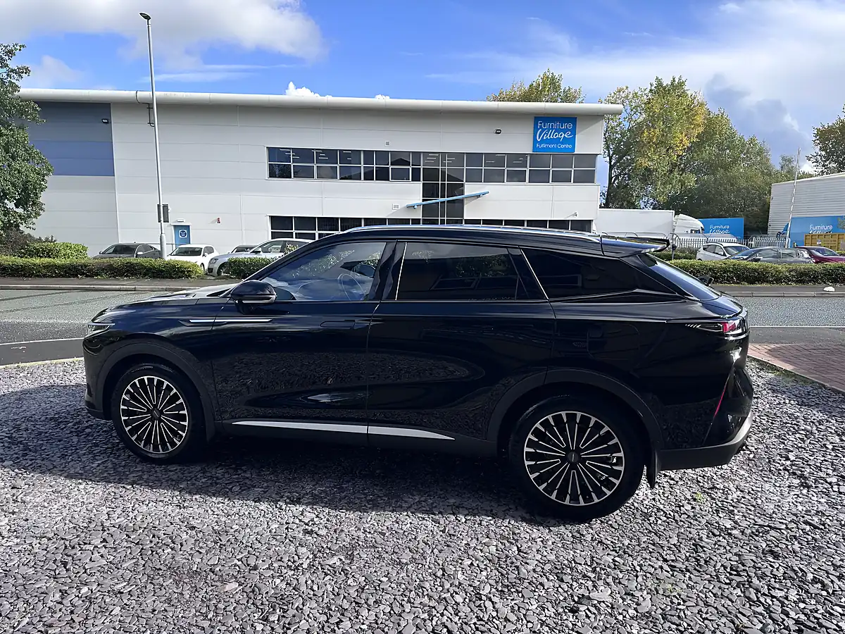 Used 2025 Omoda 9 Noble Black - Interior and Exterior details 4