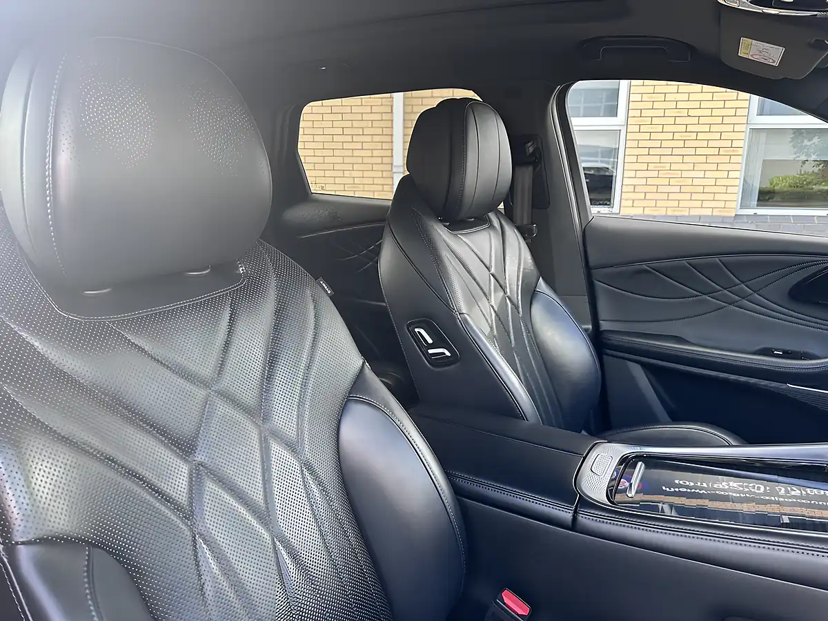 Used 2025 Omoda 9 Noble Black - Interior and Exterior details 6