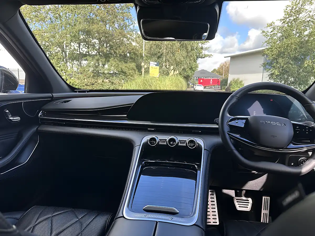 Used 2025 Omoda 9 Noble Black - Interior and Exterior details 8