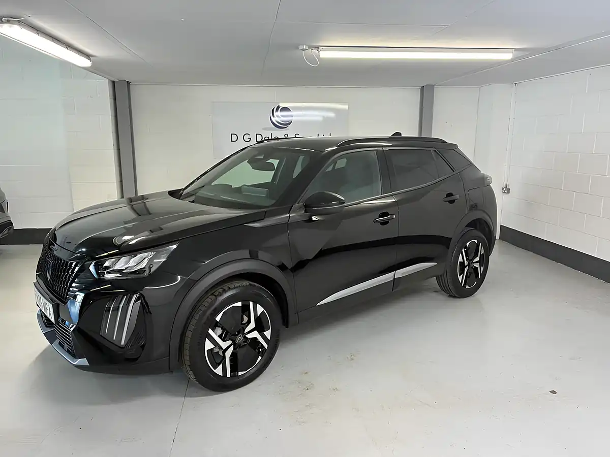 Used 2025 Peugeot 2008 Allure Black - Front View