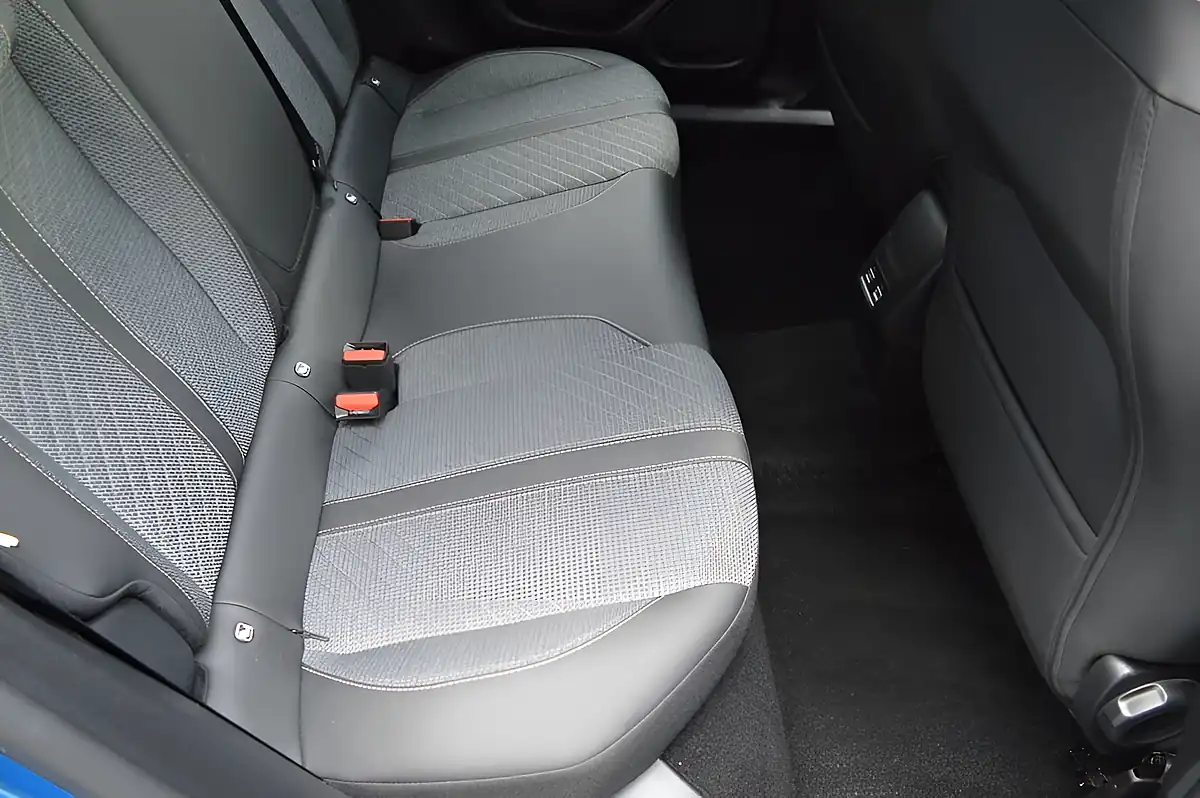 Used 2025 Peugeot 2008 Allure Vertigo Blue - Interior and Exterior details 12