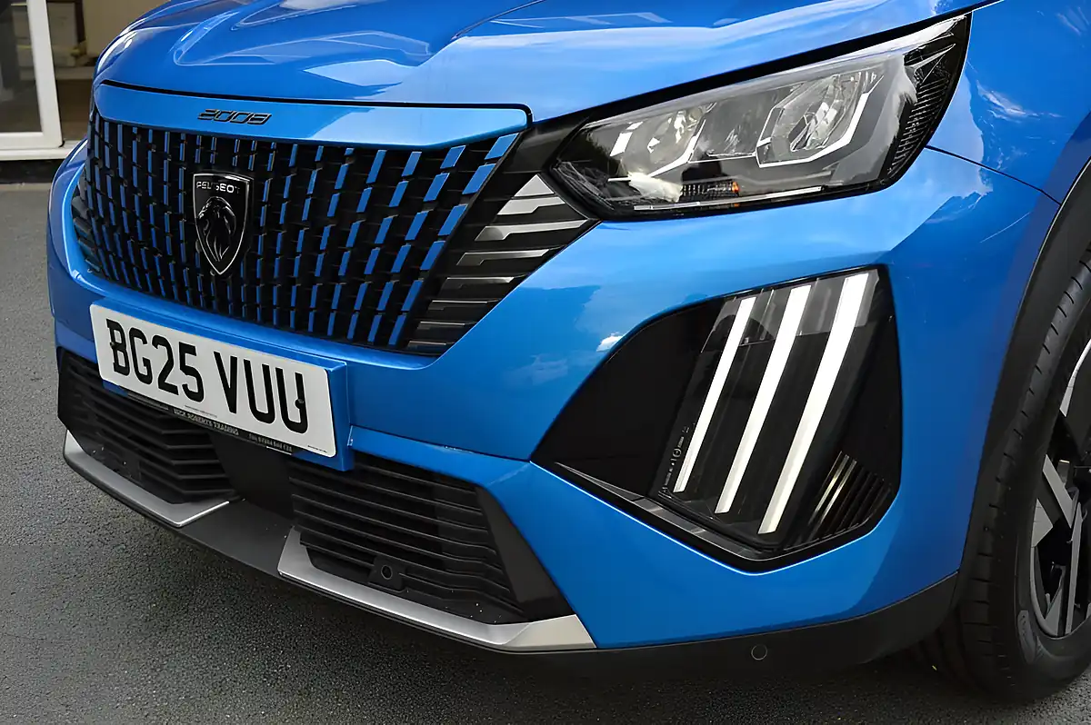 Used 2025 Peugeot 2008 Allure Vertigo Blue - Interior and Exterior details 17