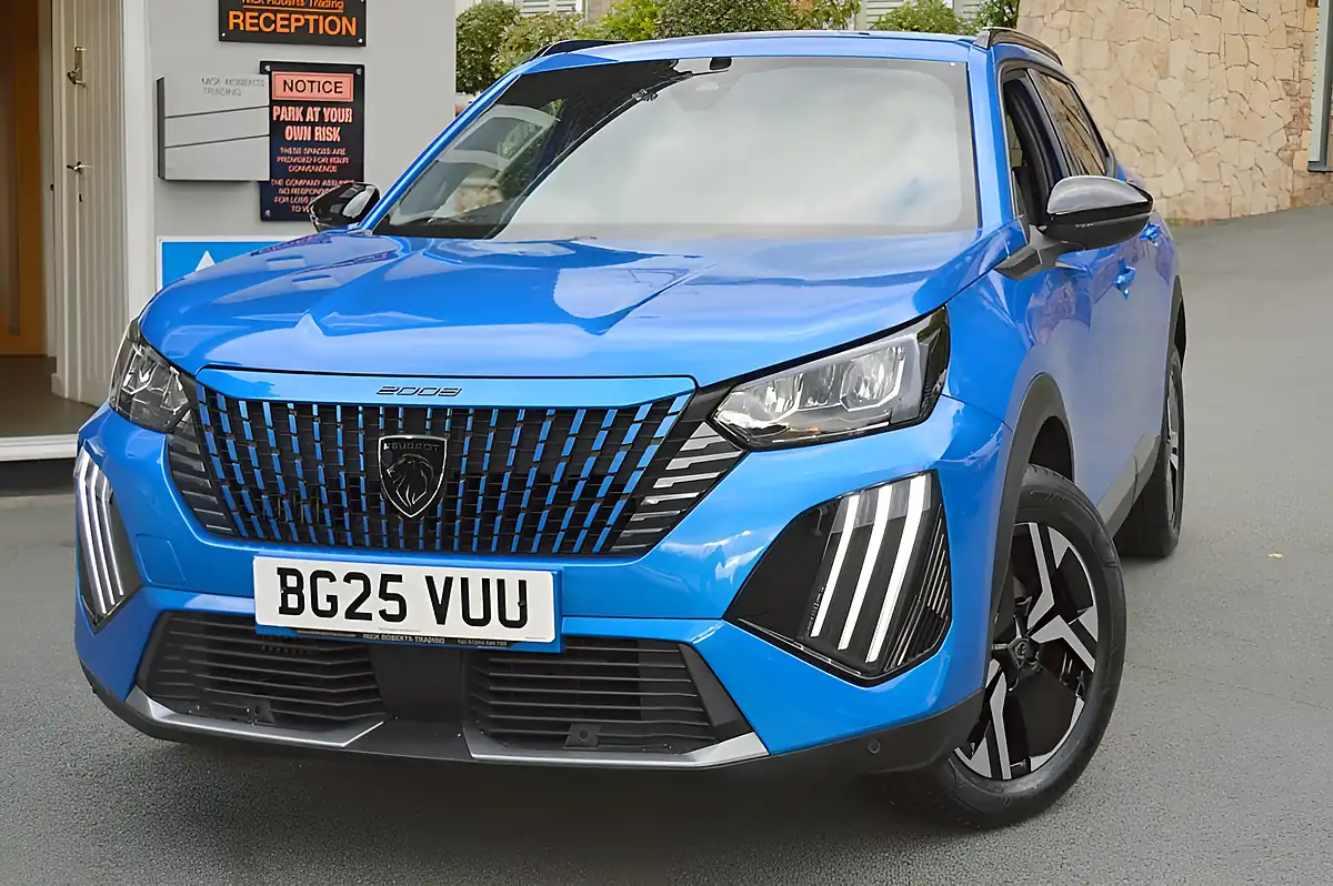 Used 2025 Peugeot 2008 Allure Vertigo Blue - Interior and Exterior details 5