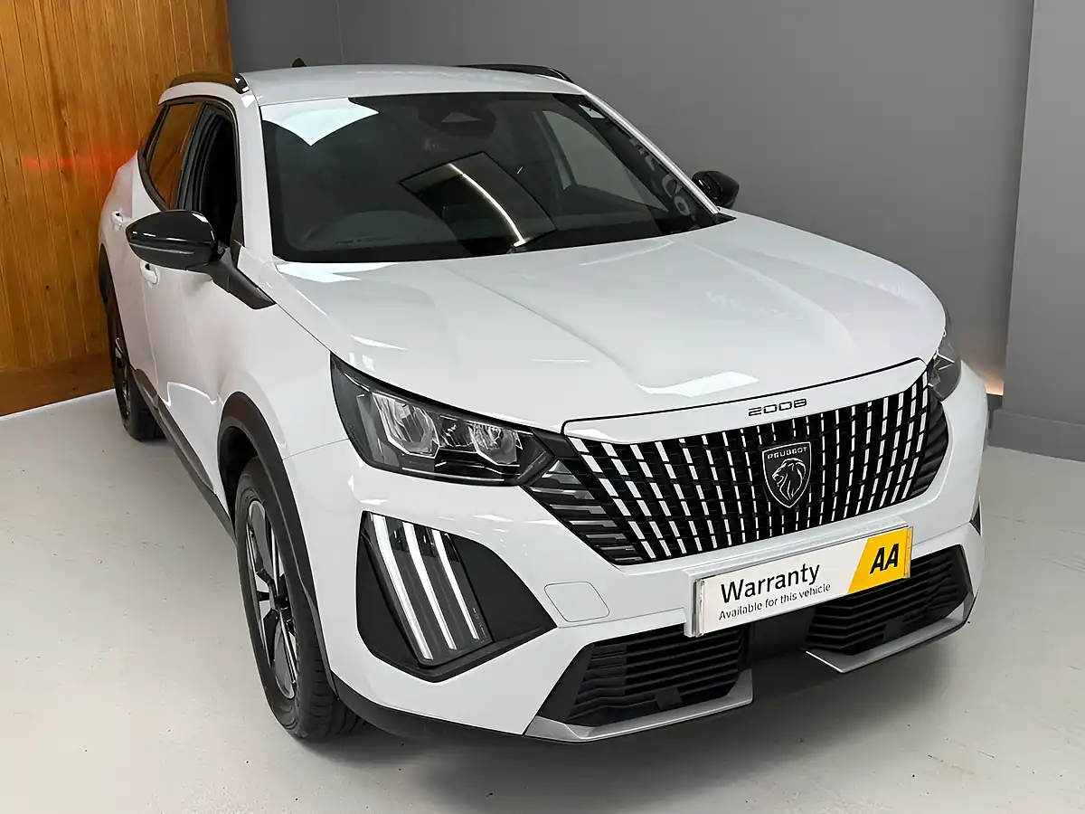 Used 2025 Peugeot 2008 Allure White - Interior and Exterior details 8
