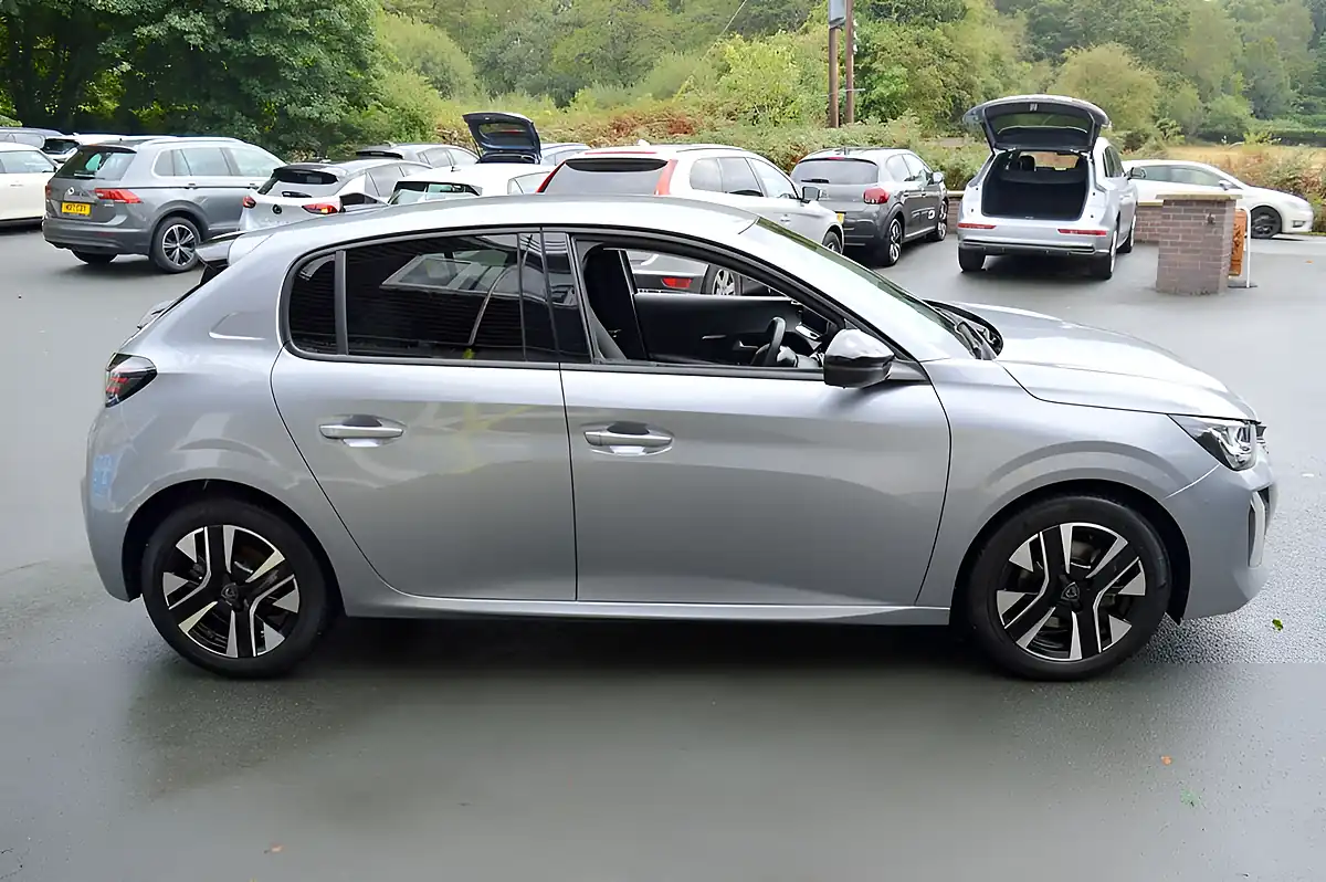Used 2025 Peugeot 208 Allure Cumulus Grey - Interior and Exterior details 10
