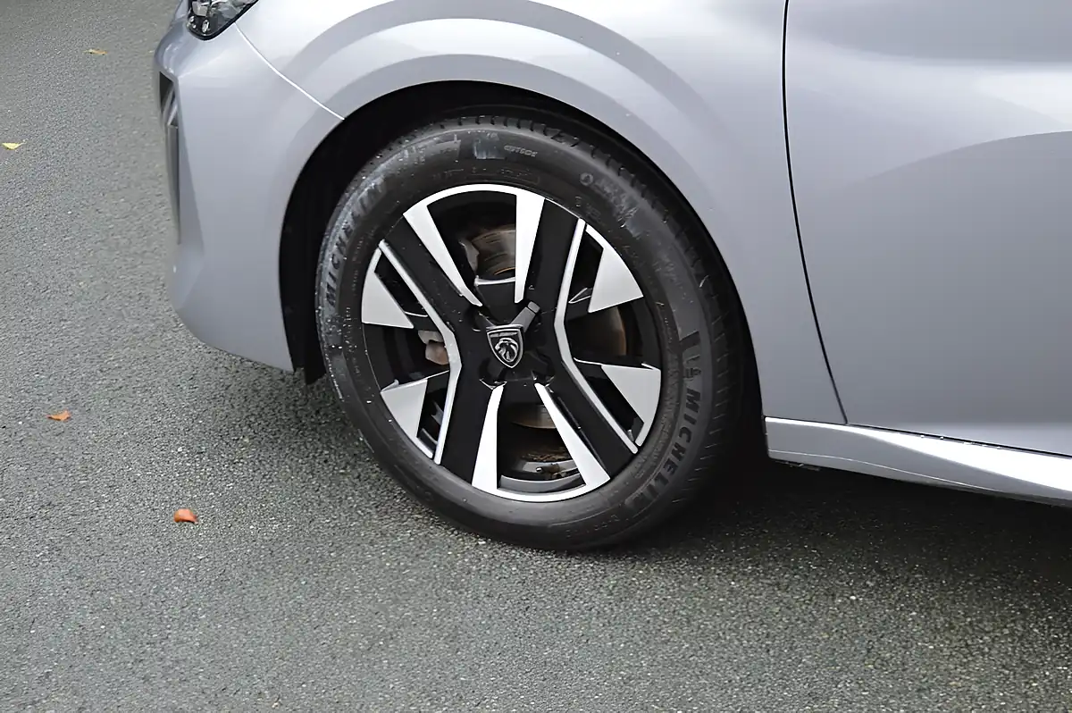 Used 2025 Peugeot 208 Allure Cumulus Grey - Interior and Exterior details 11