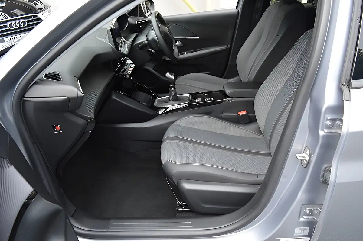 Used 2025 Peugeot 208 Allure Cumulus Grey - Interior and Exterior details 12