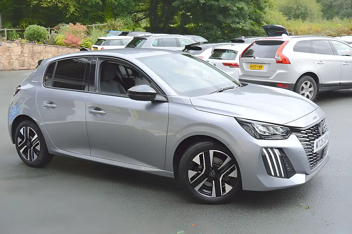 Used 2025 Peugeot 208 Allure Cumulus Grey - Interior and Exterior details 3