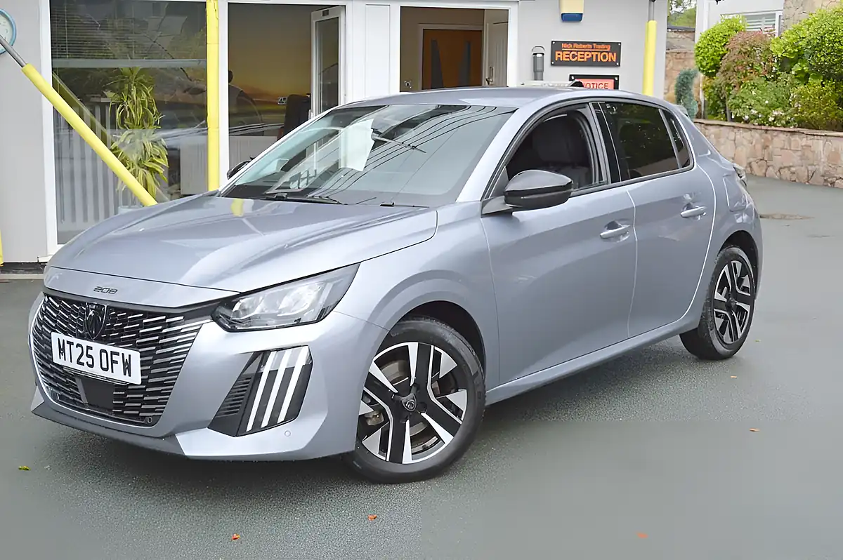 Used 2025 Peugeot 208 Allure Cumulus Grey - Interior and Exterior details 5