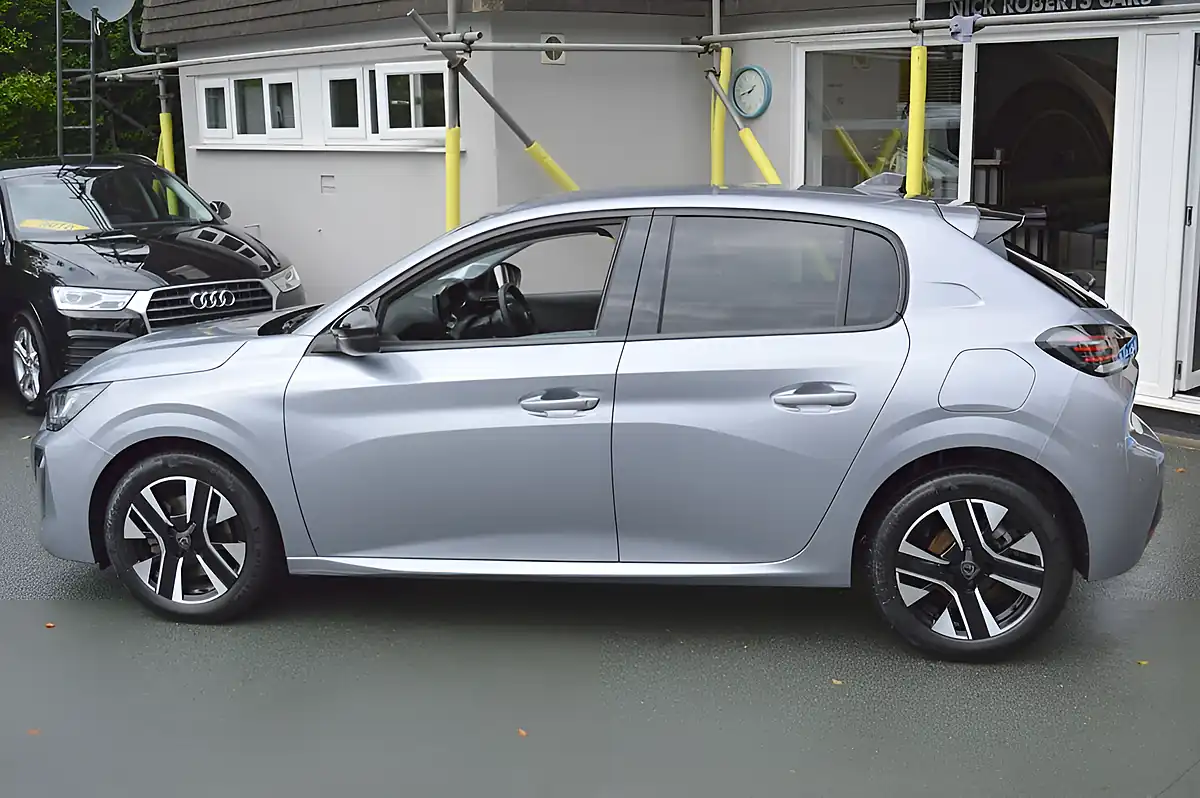 Used 2025 Peugeot 208 Allure Cumulus Grey - Interior and Exterior details 7