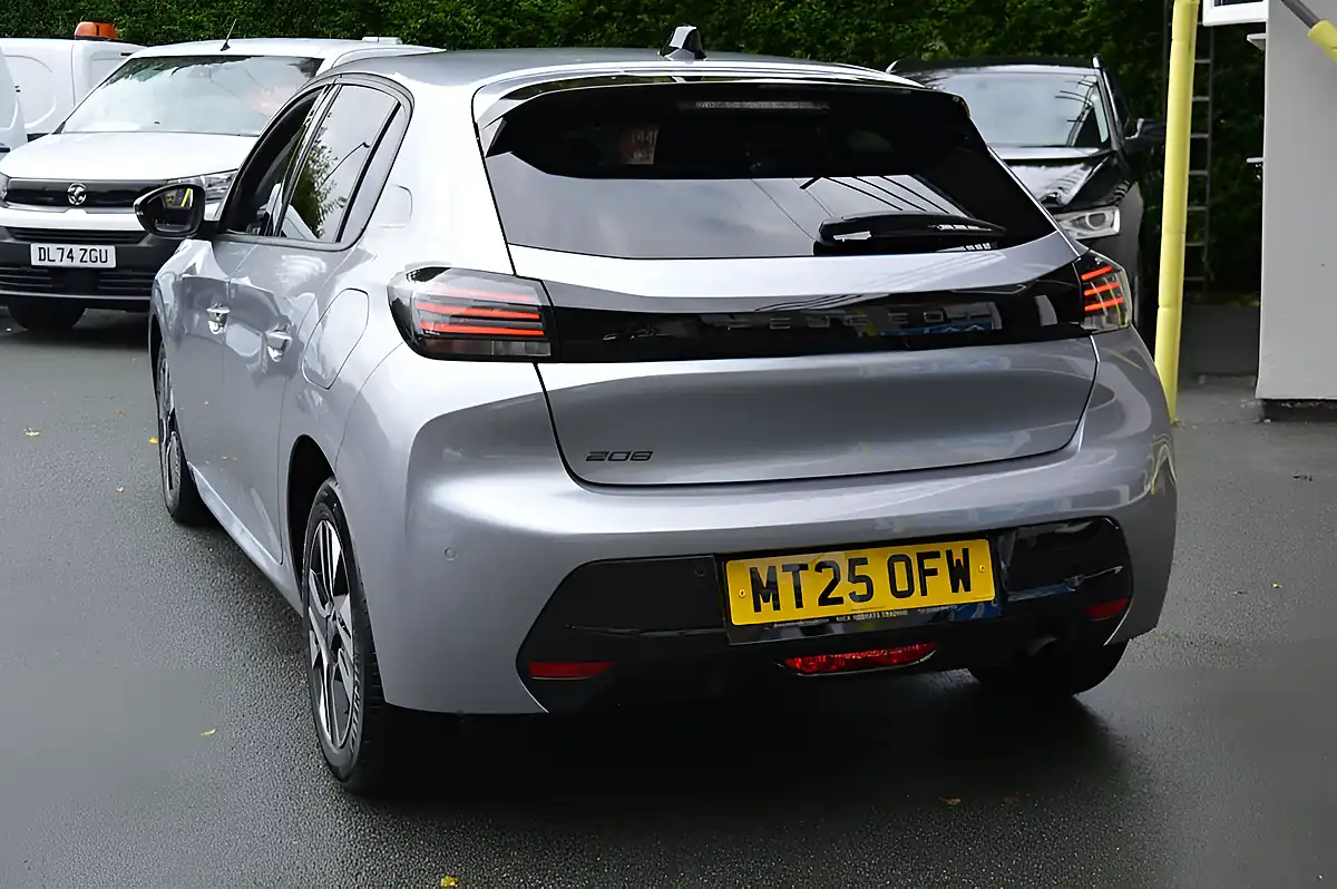 Used 2025 Peugeot 208 Allure Cumulus Grey - Interior and Exterior details 9