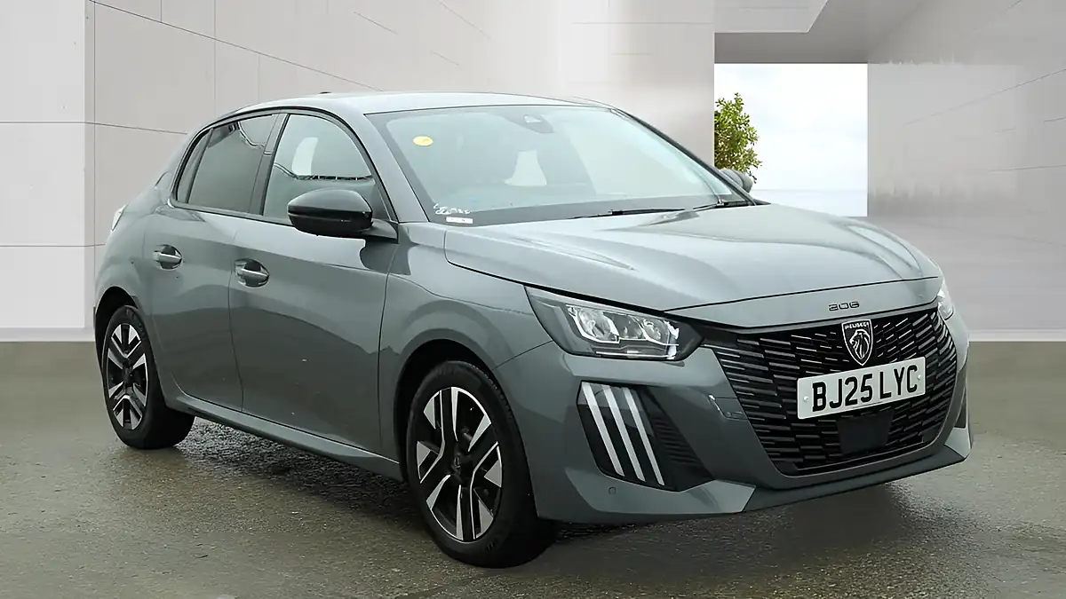 Used 2025 Peugeot 208 Allure Grey - Front View