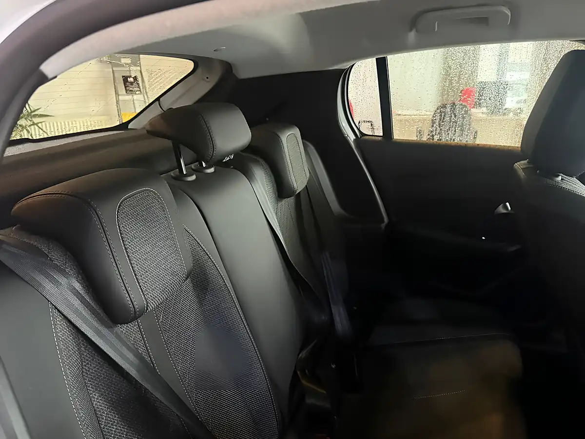 Used 2025 Peugeot 208 Allure White - Interior and Exterior details 12