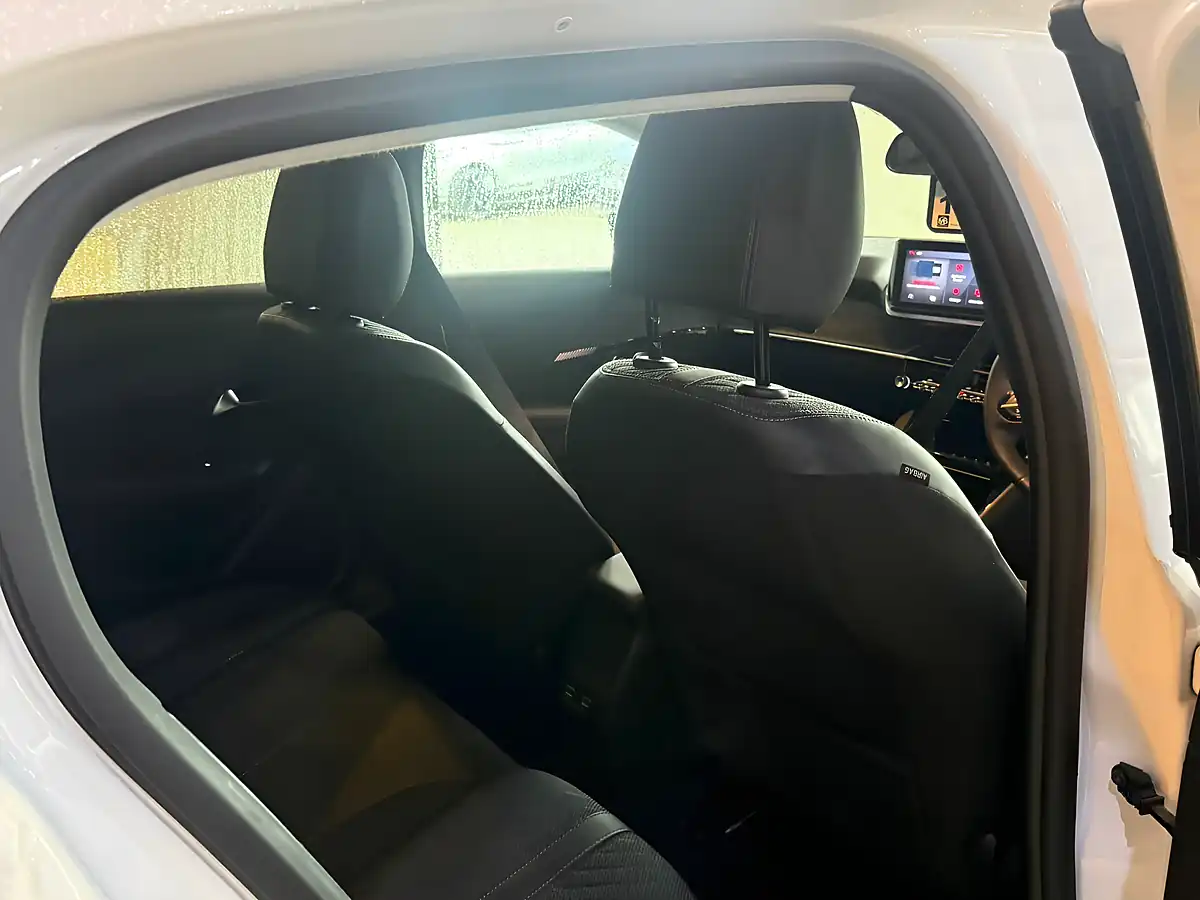 Used 2025 Peugeot 208 Allure White - Interior and Exterior details 13