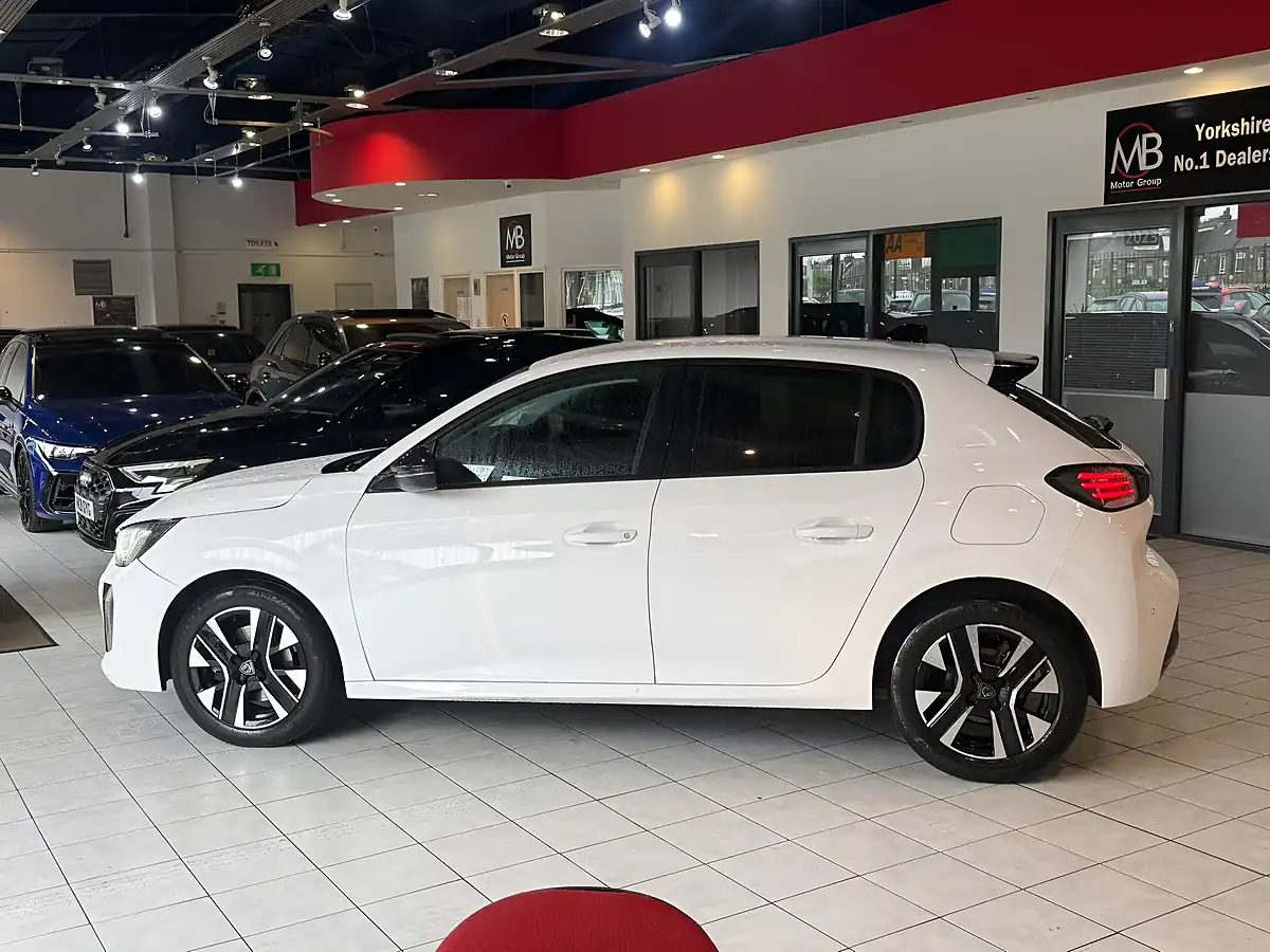 Used 2025 Peugeot 208 Allure White - Interior and Exterior details 5