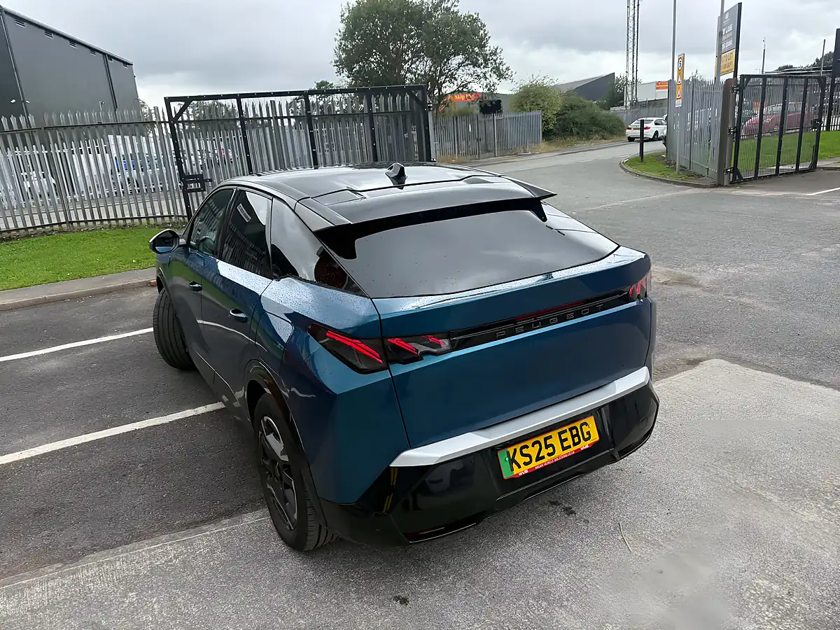 Used 2025 Peugeot 3008 GT Blue - Interior and Exterior details 11