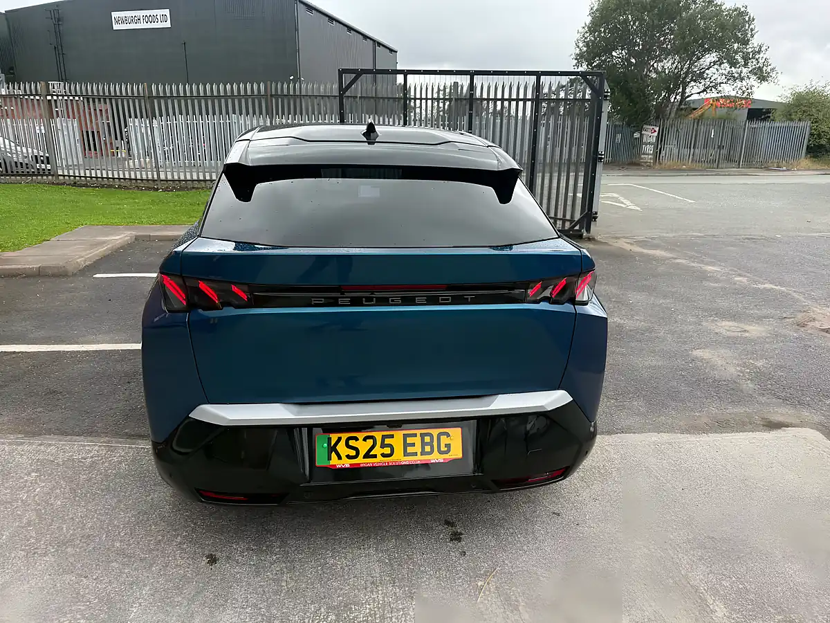 Used 2025 Peugeot 3008 GT Blue - Interior and Exterior details 13