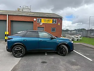 Used 2025 Peugeot 3008 GT Blue - Interior and Exterior details 8