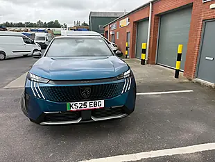 Used 2025 Peugeot 3008 GT Blue - Interior and Exterior details 9