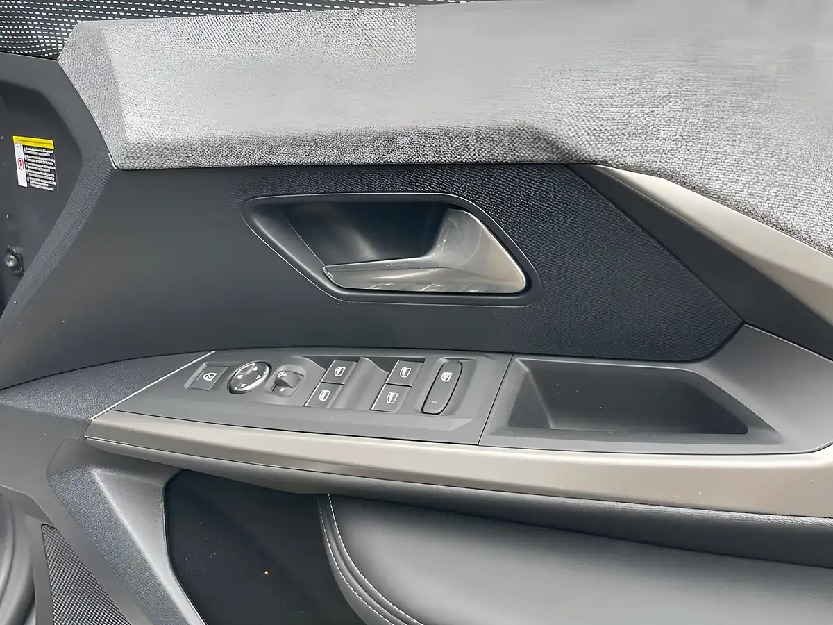 Used 2025 Peugeot 3008 GT Grey - Interior and Exterior details 15