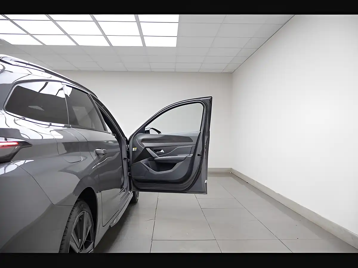 Used 2025 Peugeot 308 GT Selenium Grey - Interior and Exterior details 13