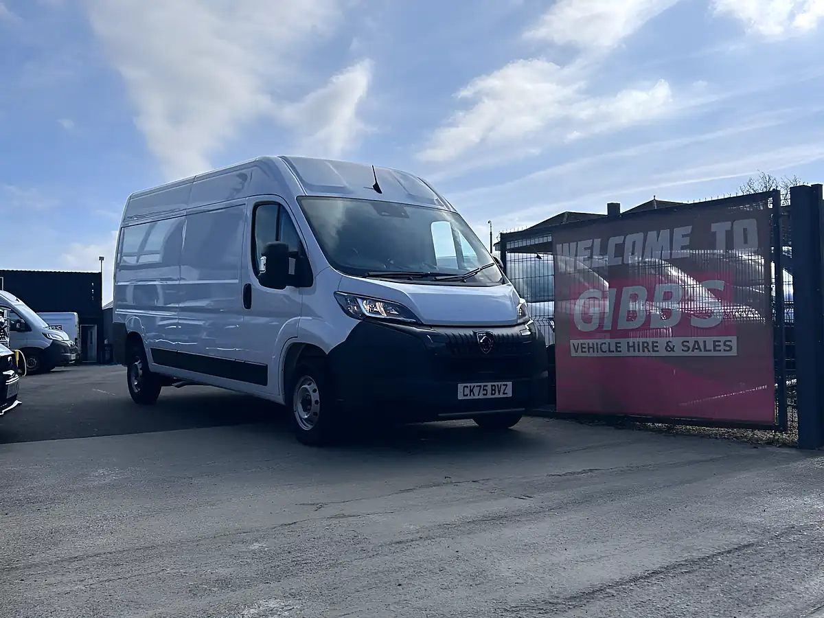 Used 2025 Peugeot Boxer 335 Professional White - Front View