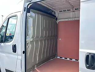 Used 2025 Peugeot Boxer 335 Professional White - Interior and Exterior details 17