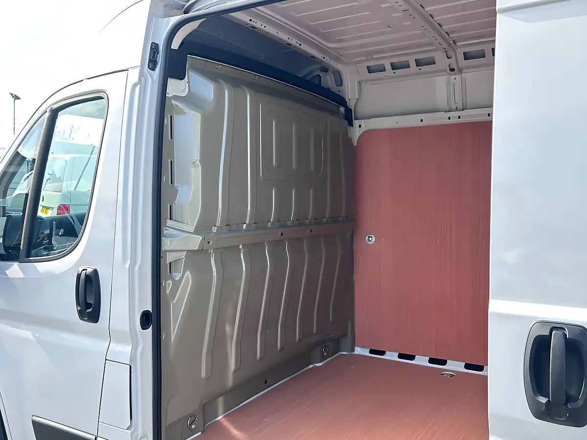 Used 2025 Peugeot Boxer 335 Professional White - Interior and Exterior details 17