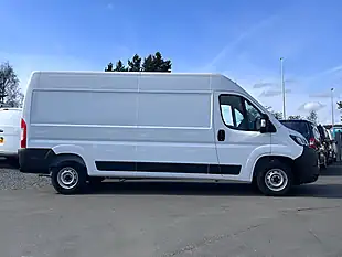 Used 2025 Peugeot Boxer 335 Professional White - Interior and Exterior details 3
