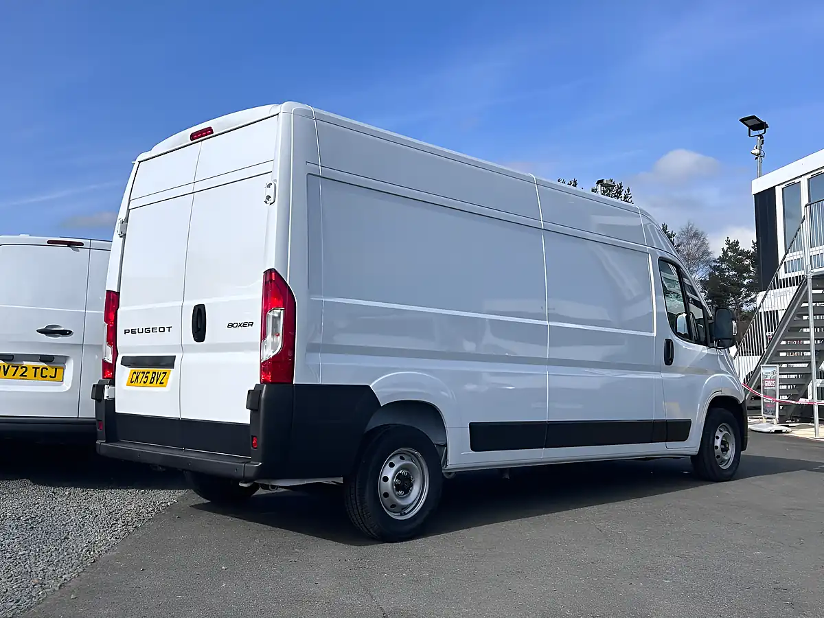 Used 2025 Peugeot Boxer 335 Professional White - Interior and Exterior details 4