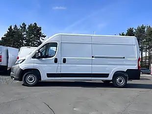 Used 2025 Peugeot Boxer 335 Professional White - Interior and Exterior details 7