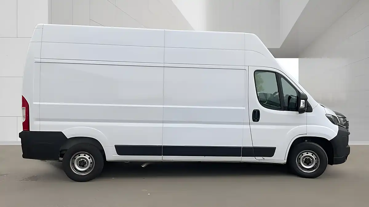 Used 2025 Peugeot Boxer - Interior and Exterior details 6