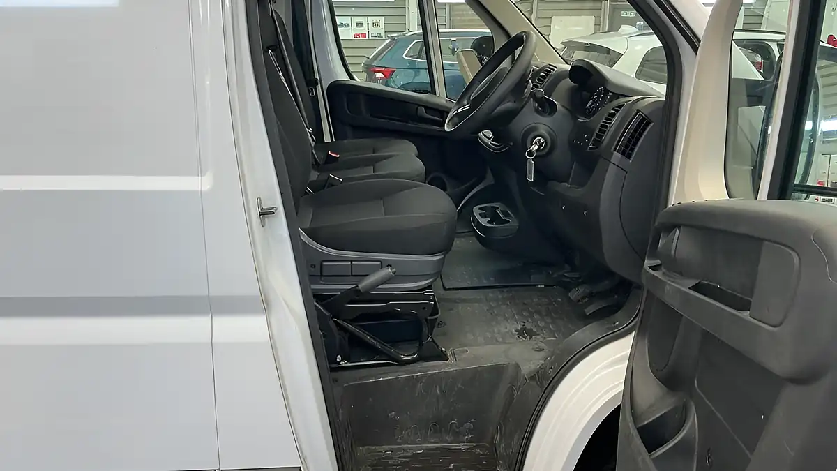 Used 2025 Peugeot Boxer - Interior and Exterior details 8