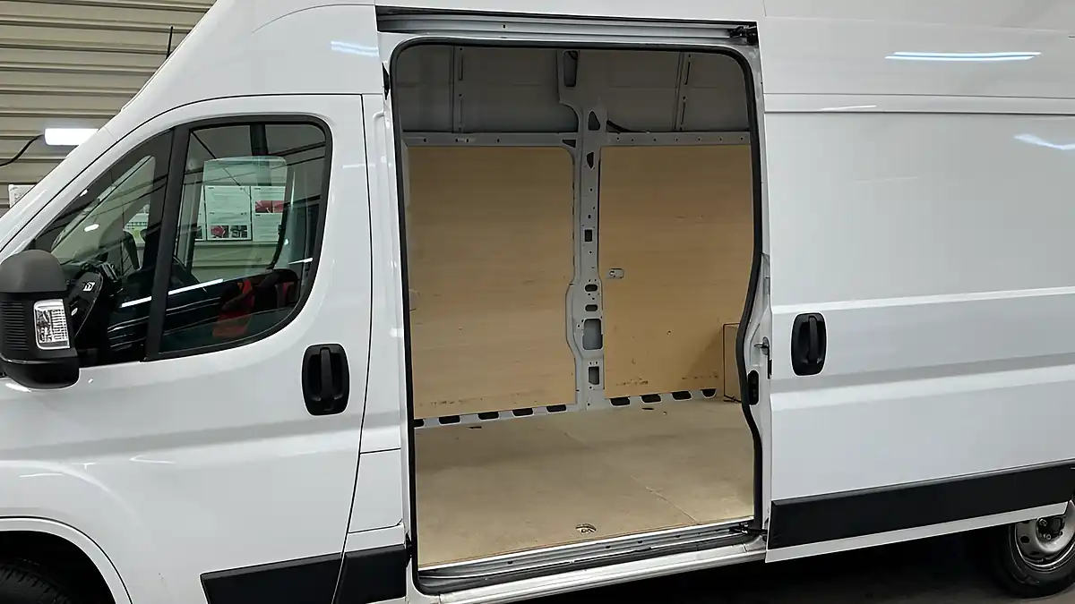 Used 2025 Peugeot Boxer - Interior and Exterior details 9