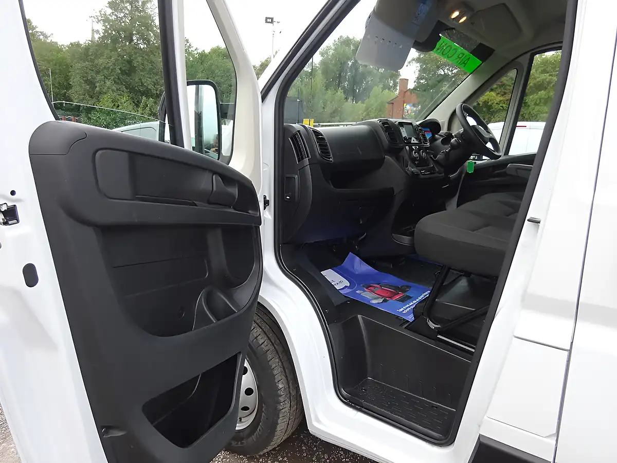 Used 2025 Peugeot Boxer Professional 35 L3 H3 (lwb) White - Interior and Exterior details 11