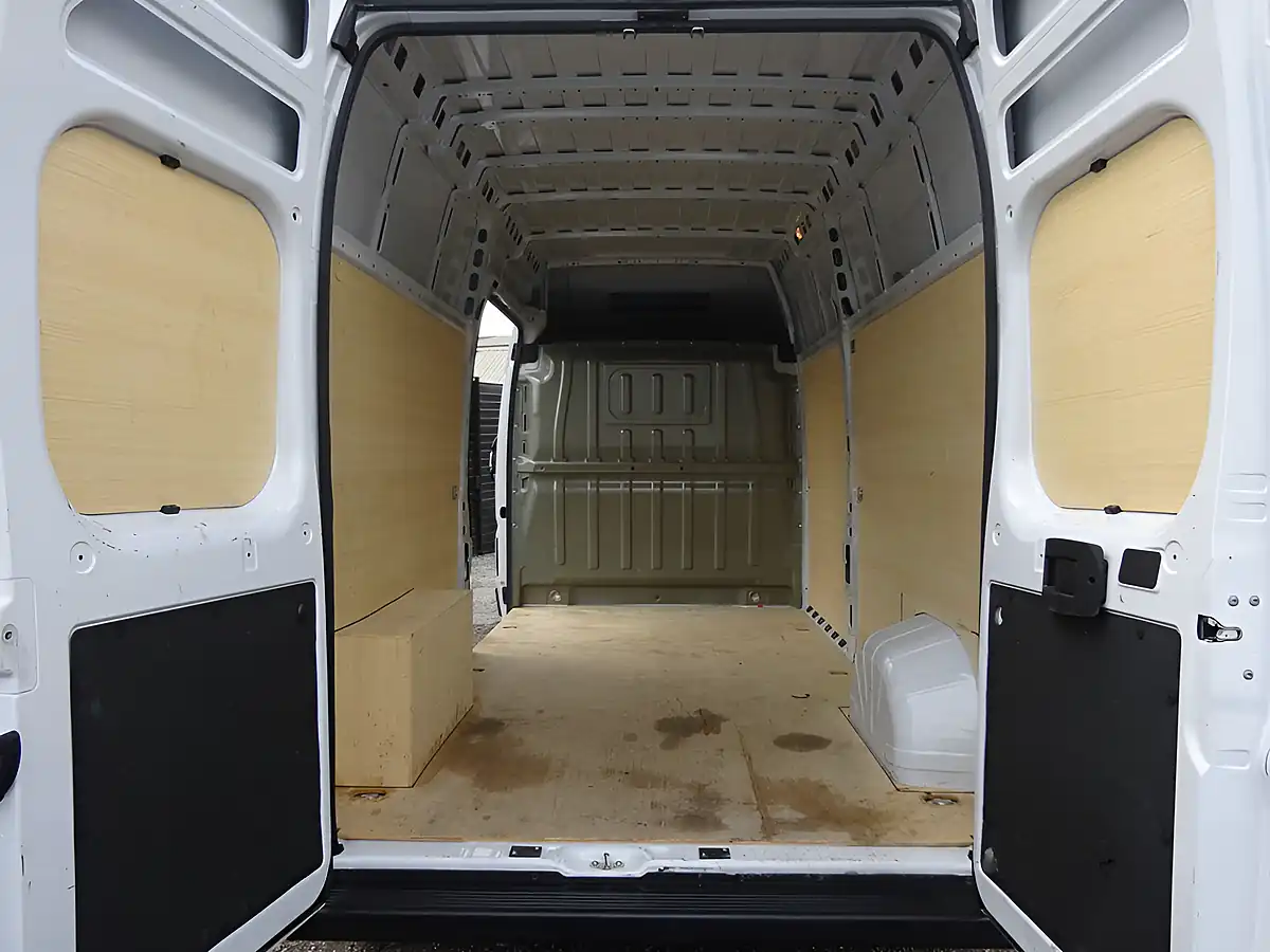 Used 2025 Peugeot Boxer Professional 35 L3 H3 (lwb) White - Interior and Exterior details 12
