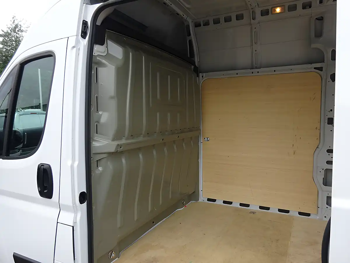 Used 2025 Peugeot Boxer Professional 35 L3 H3 (lwb) White - Interior and Exterior details 15