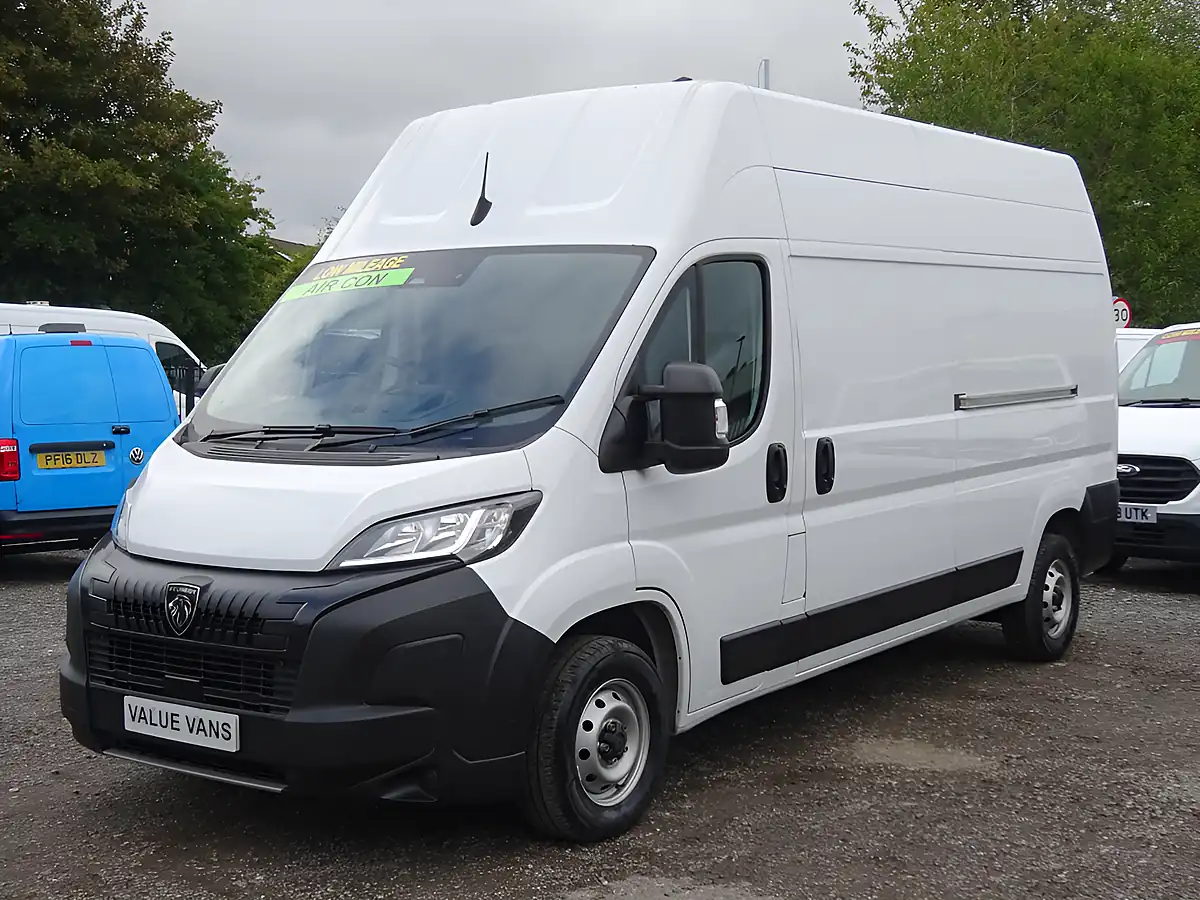 Used 2025 Peugeot Boxer Professional 35 L3 H3 (lwb) White - Interior and Exterior details 2
