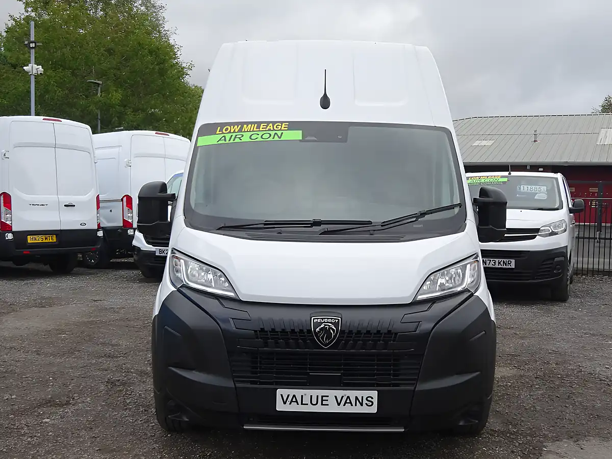 Used 2025 Peugeot Boxer Professional 35 L3 H3 (lwb) White - Interior and Exterior details 3