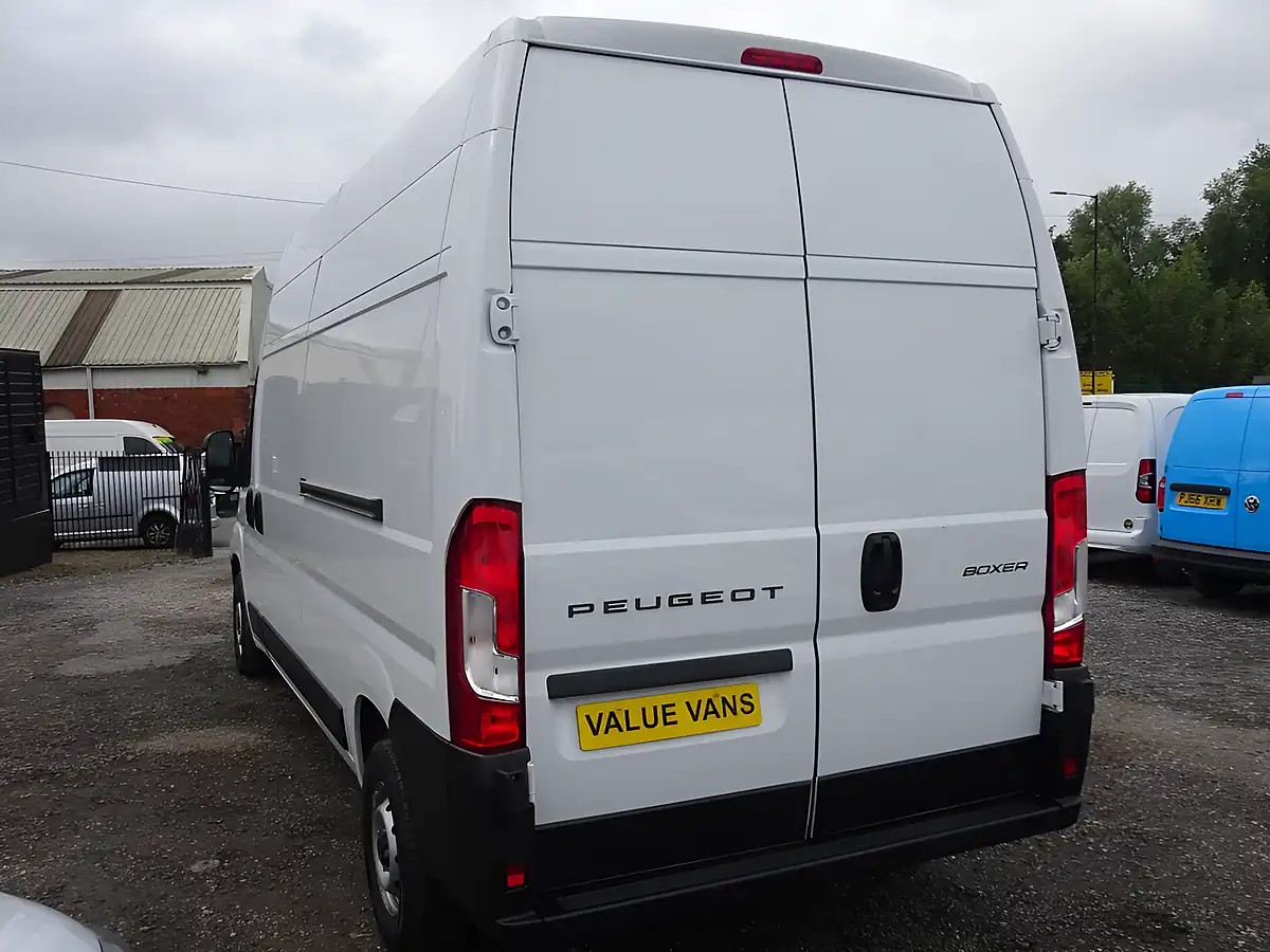 Used 2025 Peugeot Boxer Professional 35 L3 H3 (lwb) White - Interior and Exterior details 6