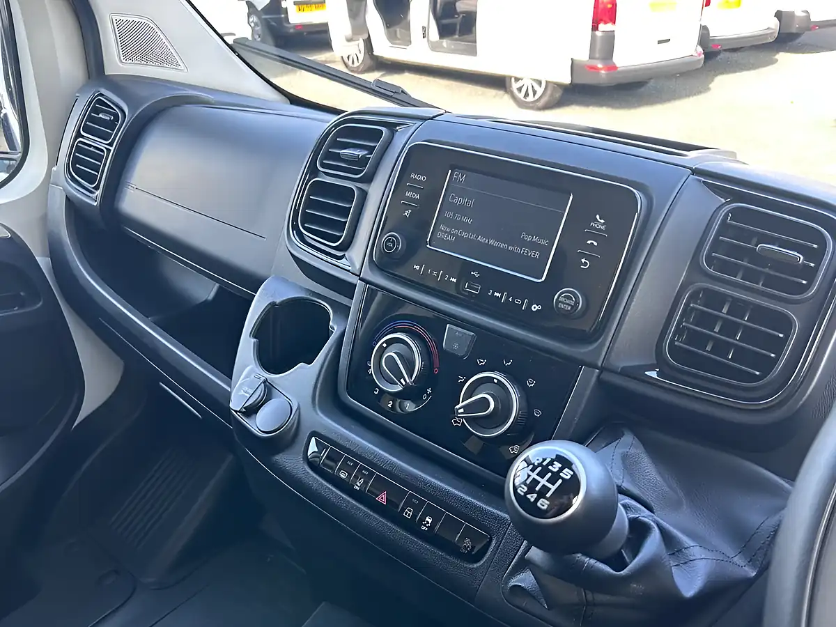 Used 2025 Peugeot Boxer Professional White - Interior and Exterior details 14
