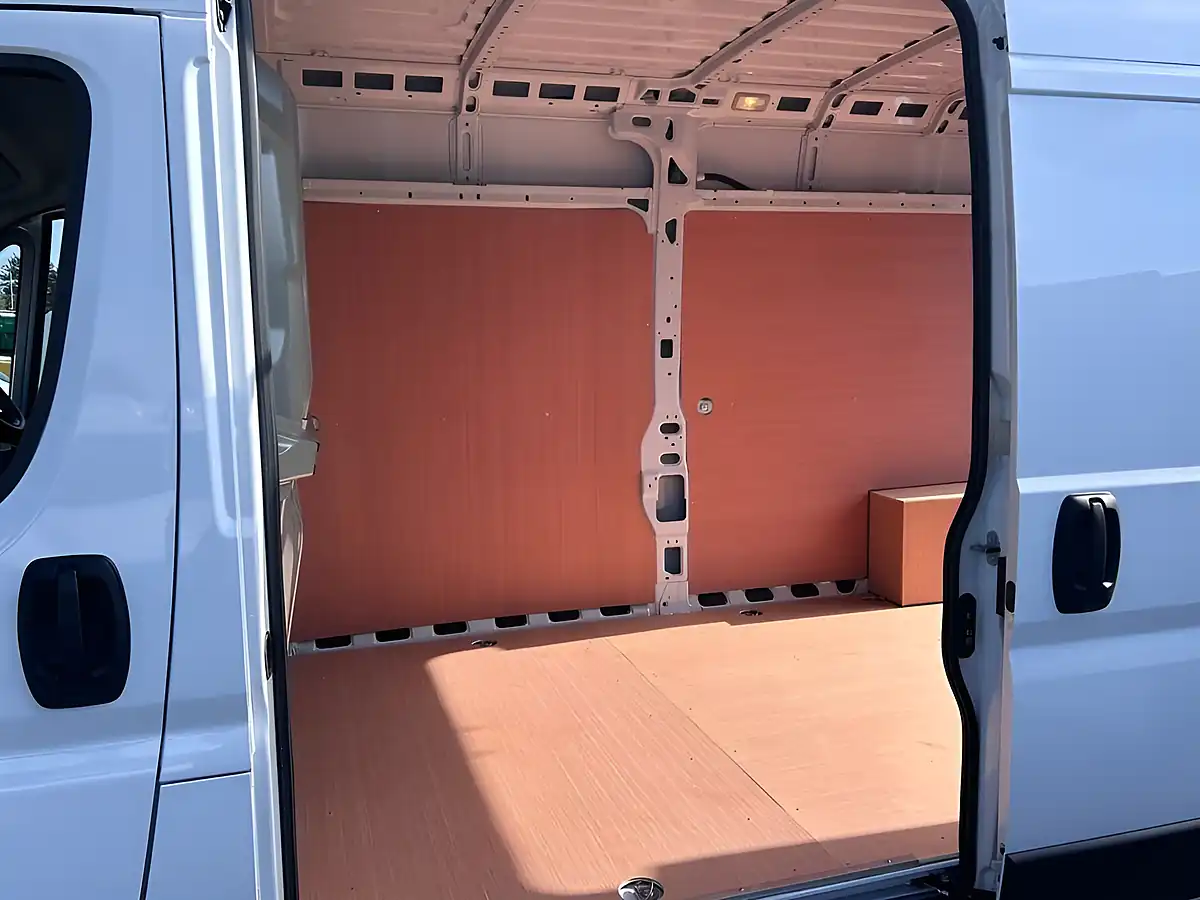 Used 2025 Peugeot Boxer Professional White - Interior and Exterior details 5