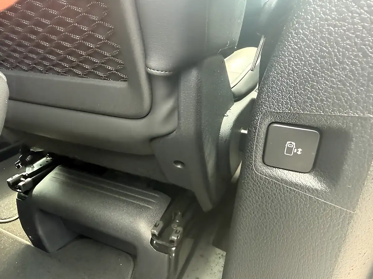 Used 2025 Peugeot E-Traveller Allure Standard Cumulus Grey - Interior and Exterior details 15