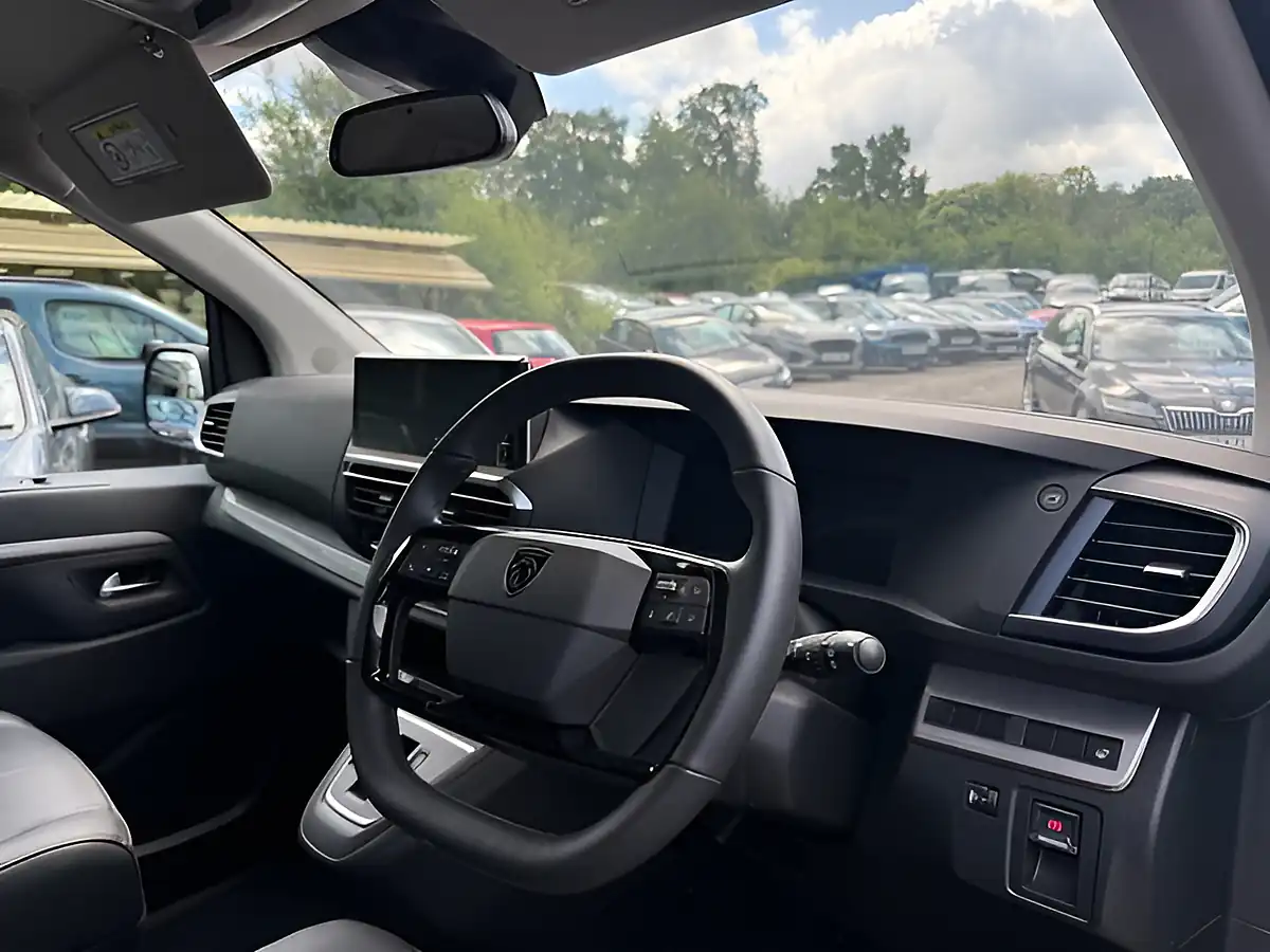 Used 2025 Peugeot E-Traveller Allure Standard Cumulus Grey - Interior and Exterior details 7