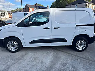 Used 2025 Peugeot Partner Professional-Plus Standard Panel Van Ice White - Interior and Exterior details 3